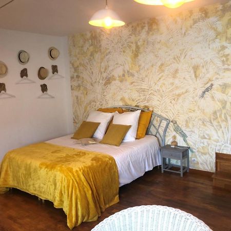 Grande Chambre Familiale Jaune Tout Bonnement Bien Putot-en-Auge Eksteriør bilde